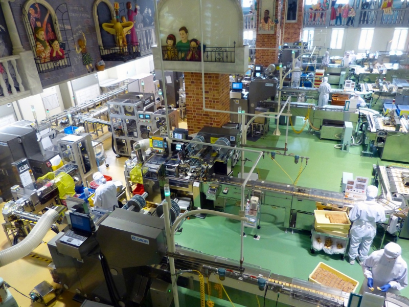 ecommerce-PUGET ROSTANG-min_japan_sapporo_chocolate_factory_label_packaging_cookie_machine_operators-961509